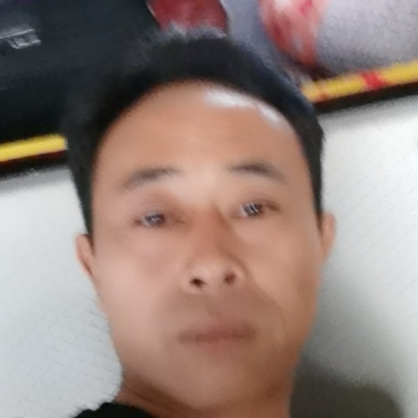 专一蹙眉黑夜的照片