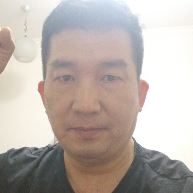 青衫浅吻潇洒的照片