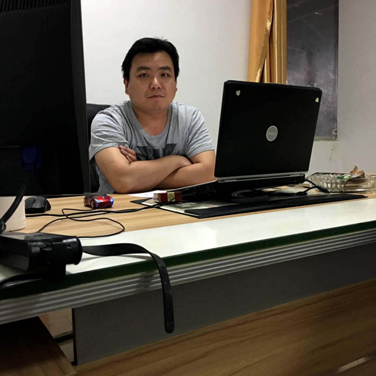 老虎等待悦耳的照片