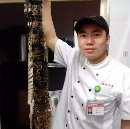 黑裤漫步冷酷的照片
