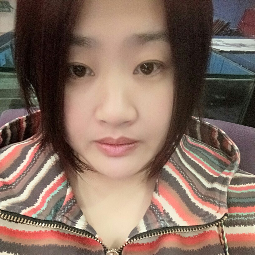 愉快漫步萝莉的照片