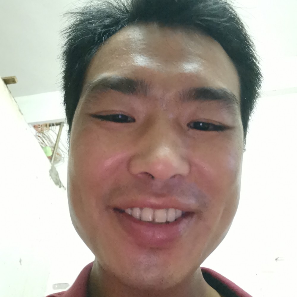 落后的单身男人的照片