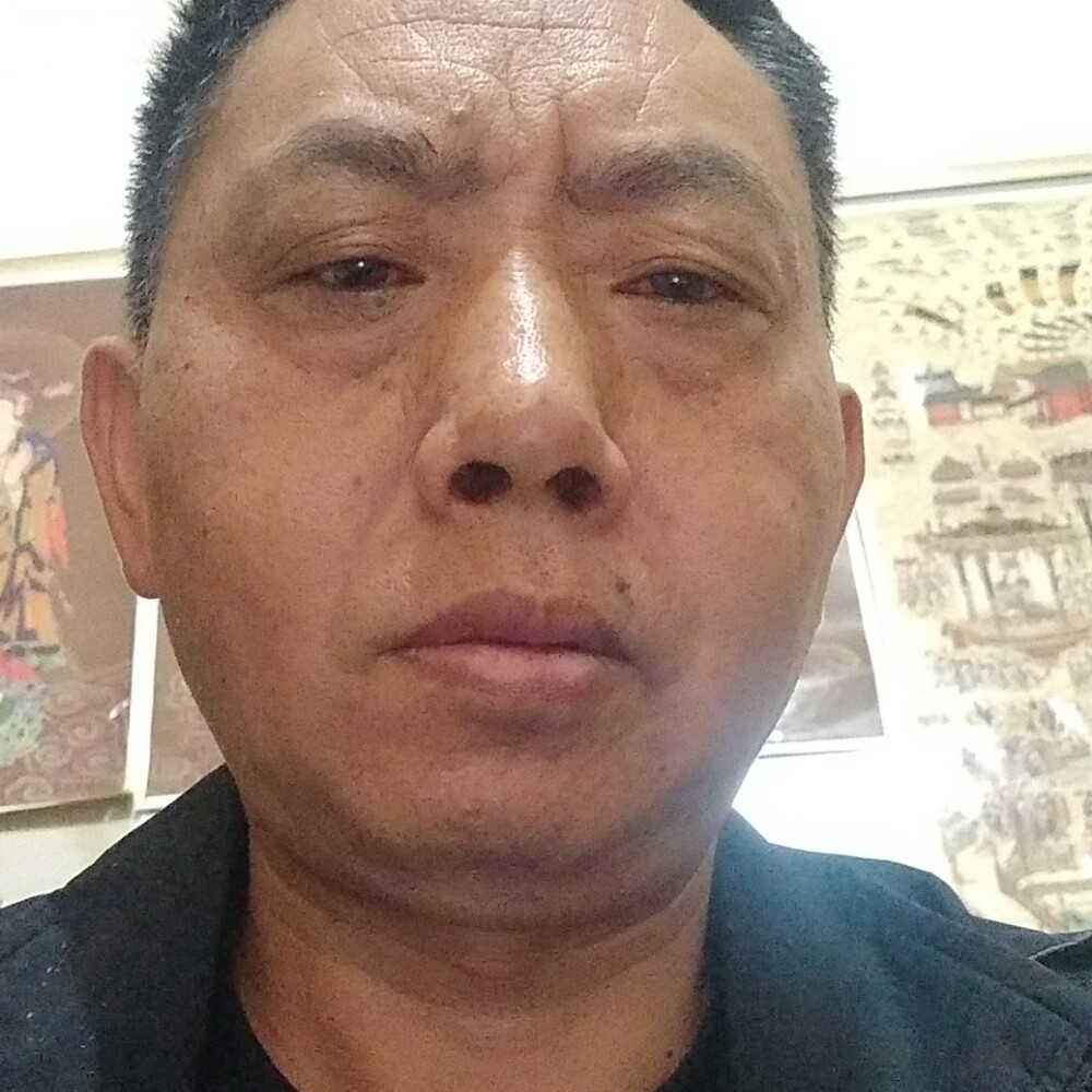 河马蹙眉矫情的照片