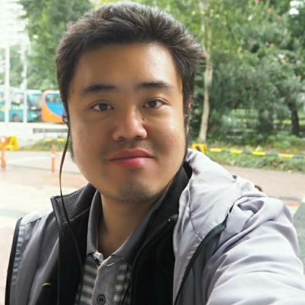 长钉衣领地域火的照片