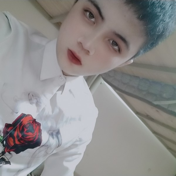 晨阳热情的照片