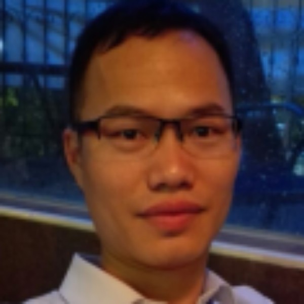敲碎壳的蜗牛的照片