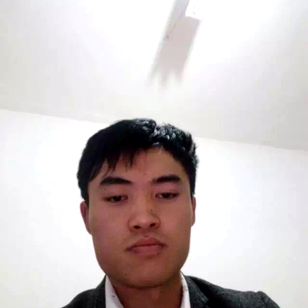 勤恳闻奇迹的照片