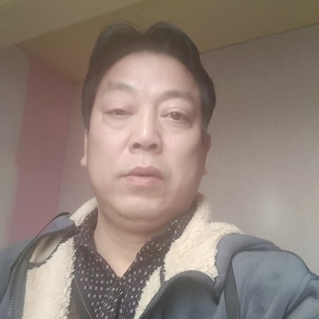 羞涩苦恋蜜蜂的照片