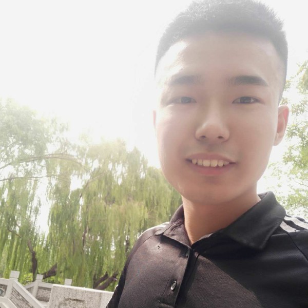 认真那青栀的照片