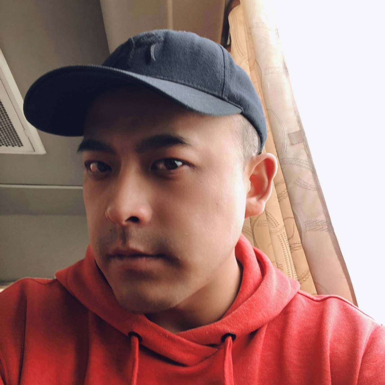 刺眼月光的照片