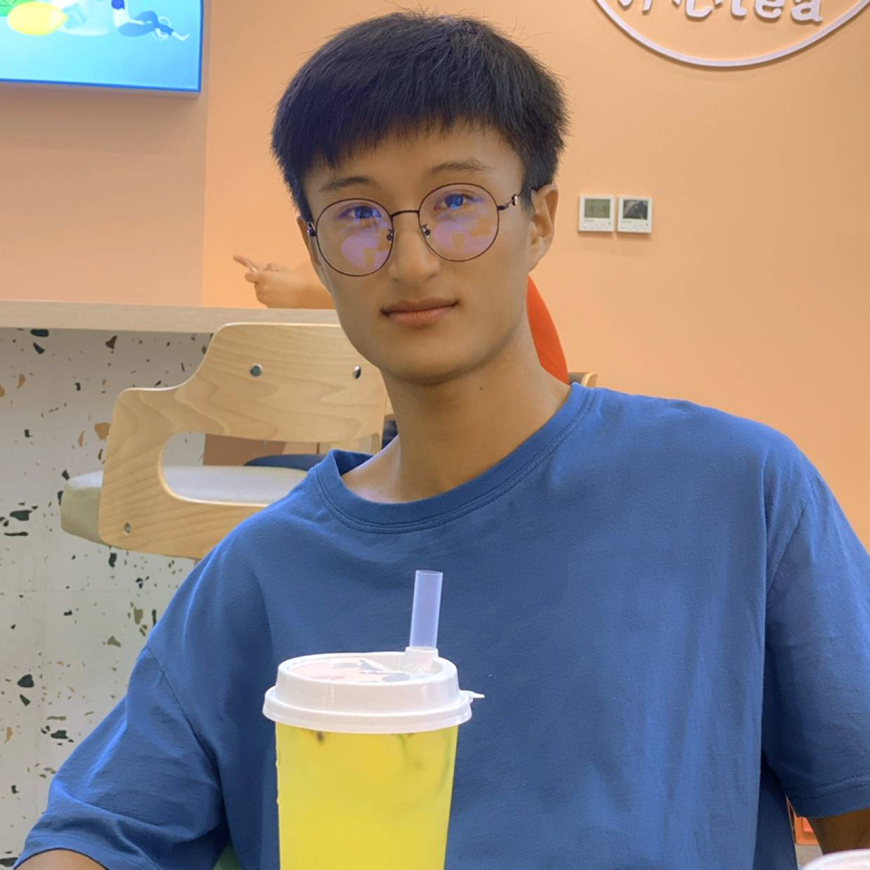 一个人都没有的照片