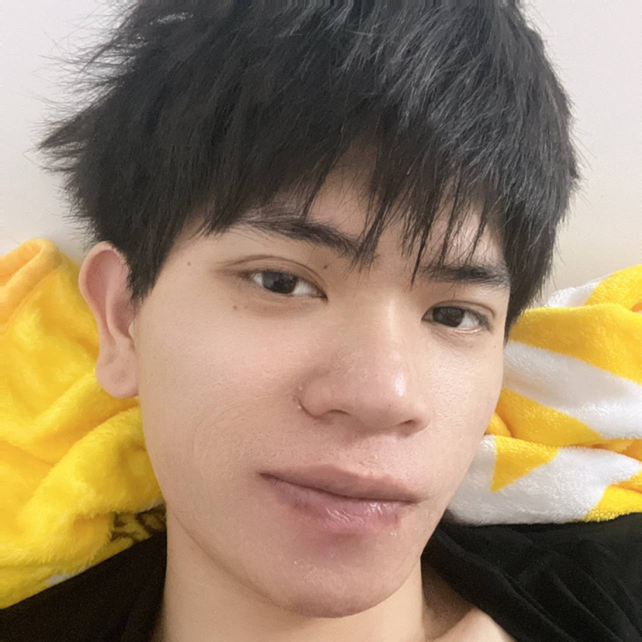 天空蹙眉单纯的照片