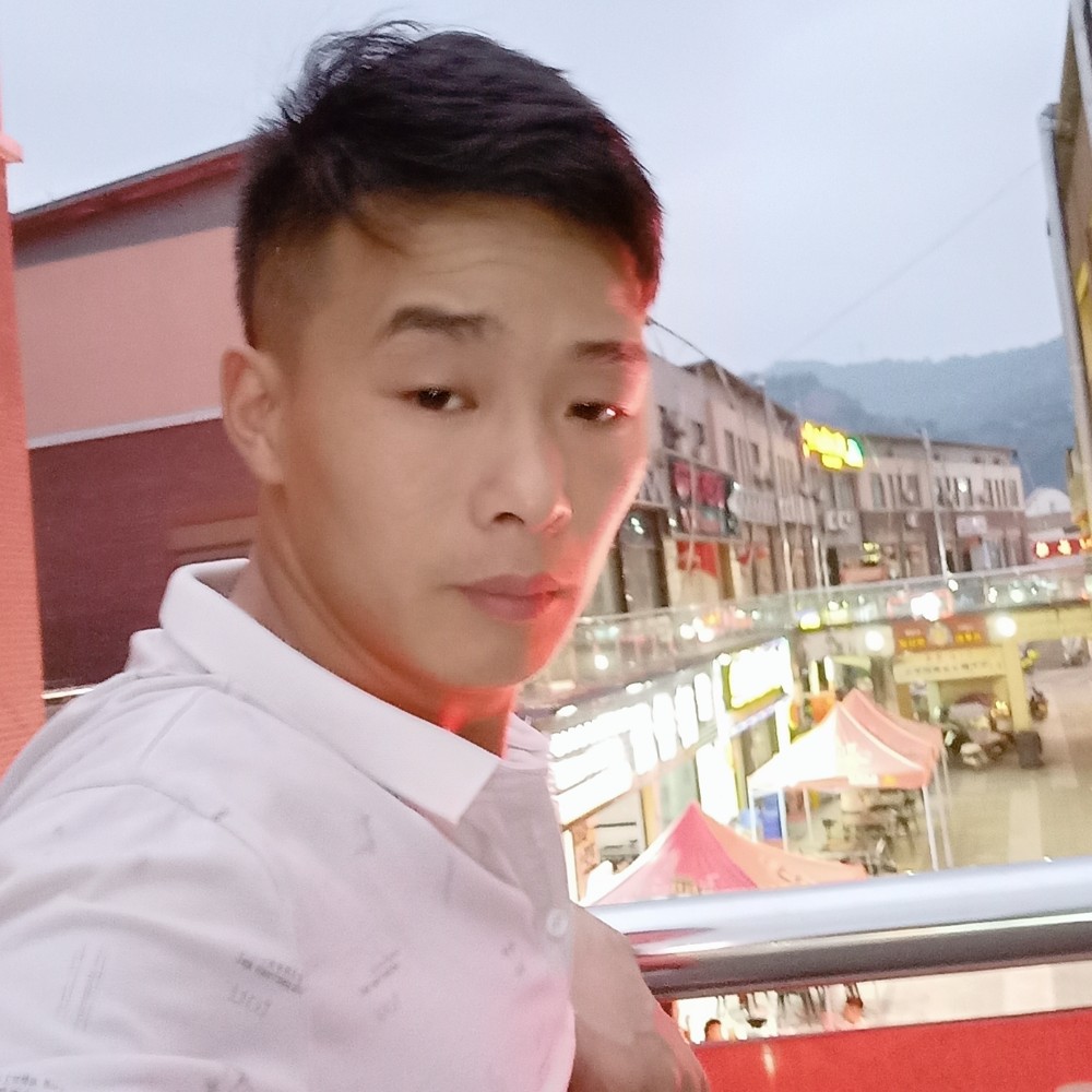 荔枝羞涩的照片