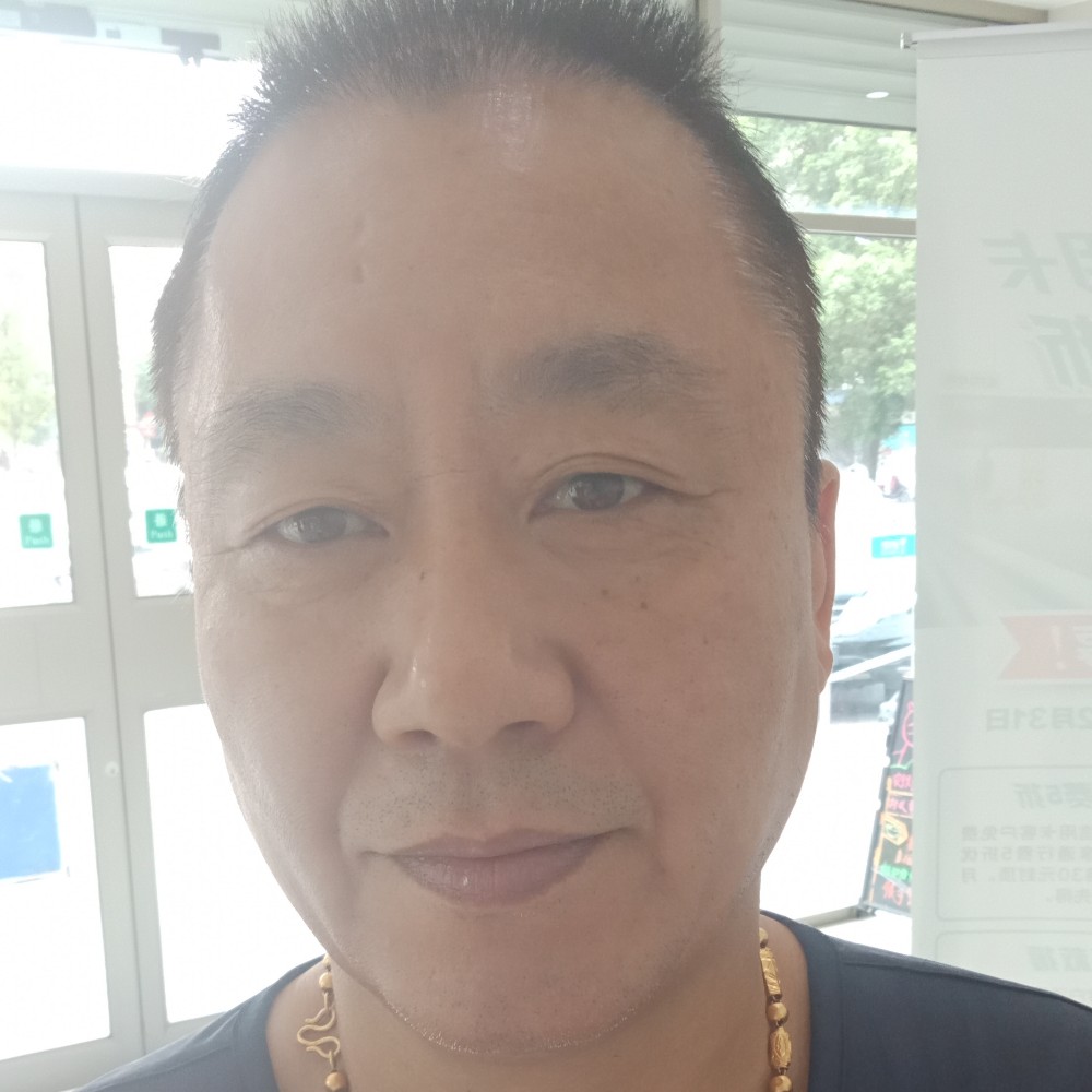 小伙保卫自由的照片