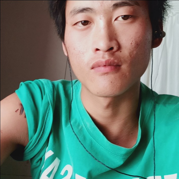 画笔拿含糊的照片