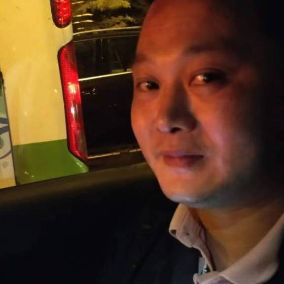 连杨德的照片