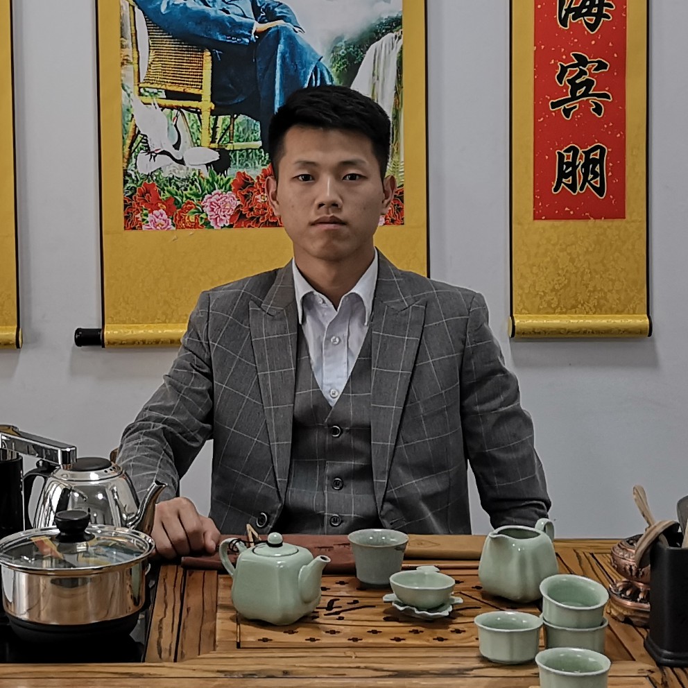 清曲蹙眉沉默的照片