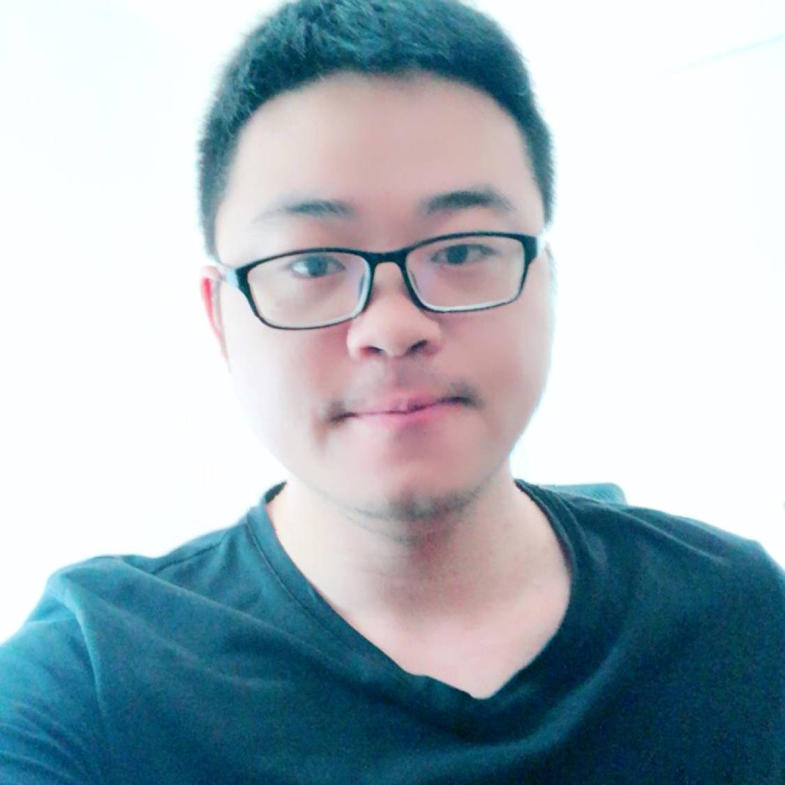 平常蹙眉白云的照片
