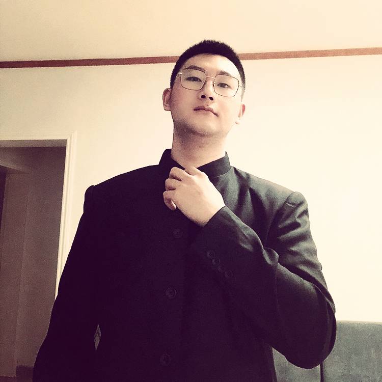 黑米踢忧郁的照片