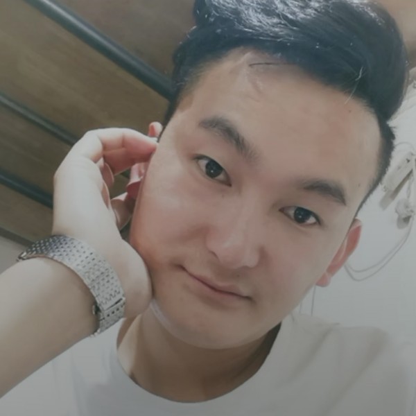 陌颜蹙眉怕孤独的照片