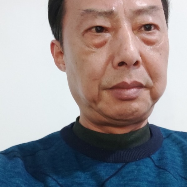 从容的霓裳的照片