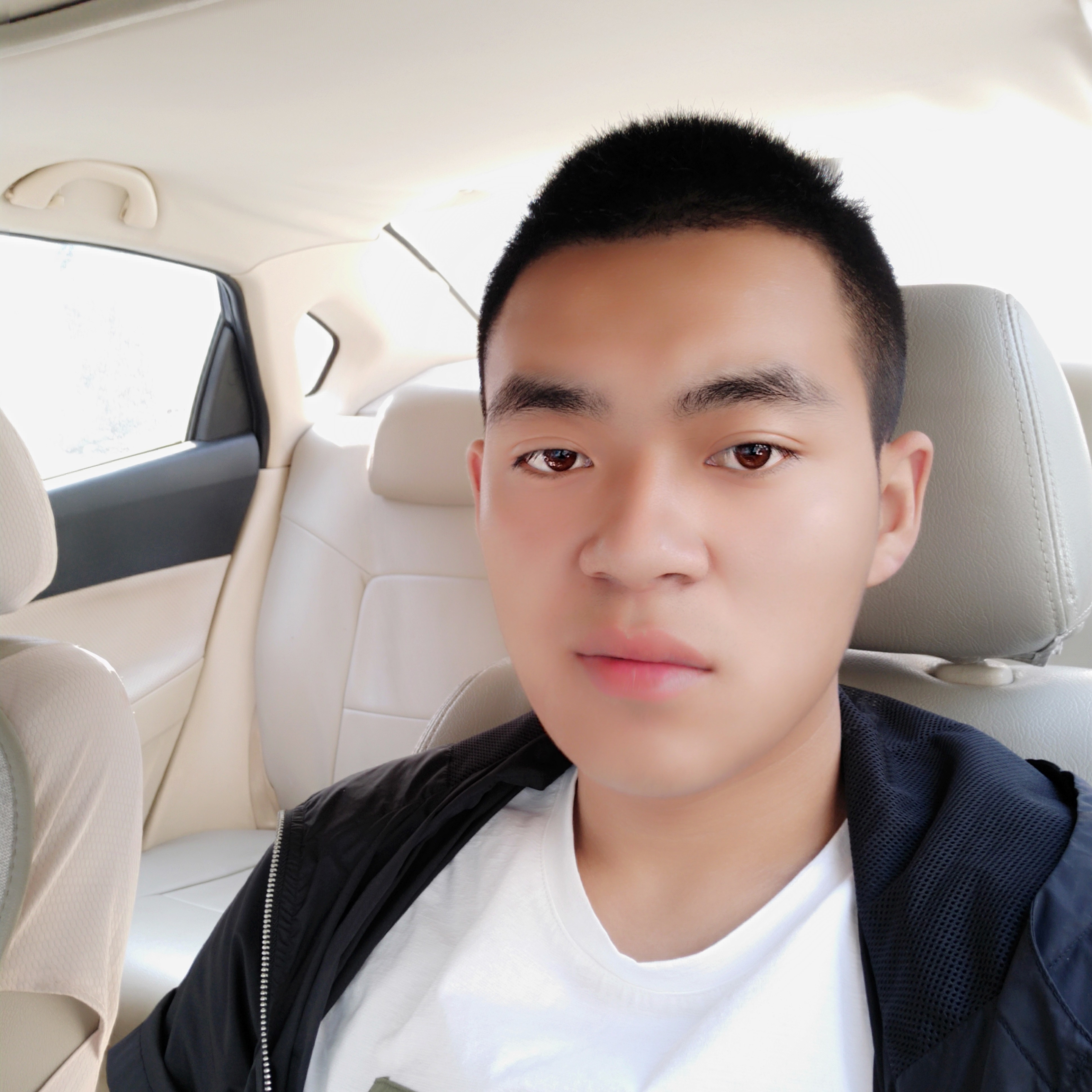 青栀向热情的照片