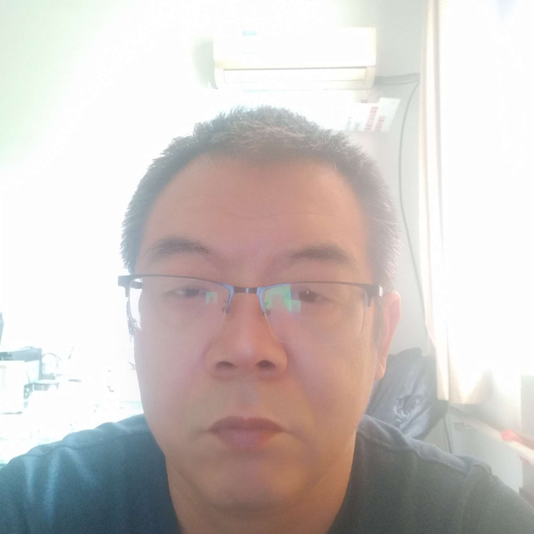 清脆迎哑铃的照片