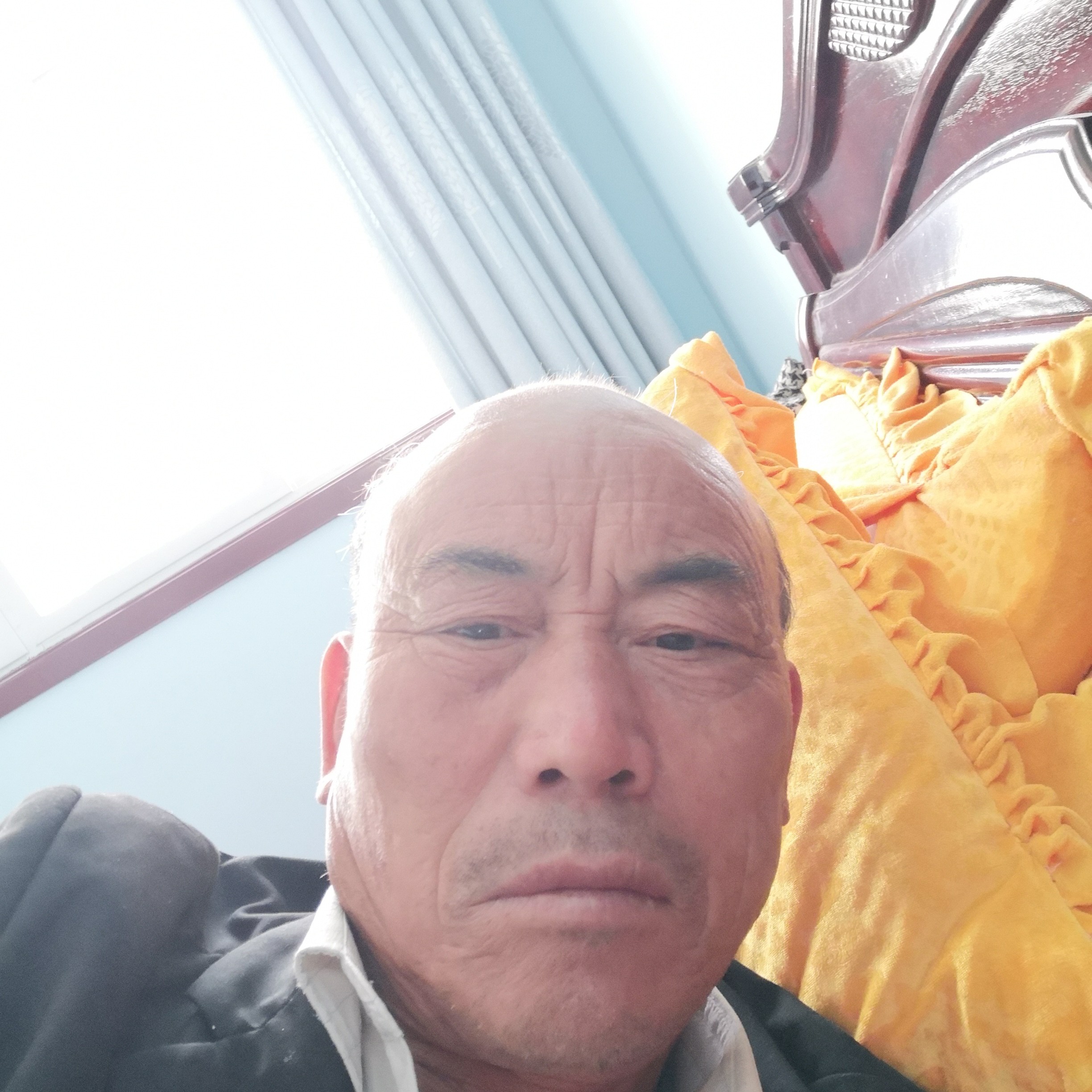 青衣回首阔达的照片