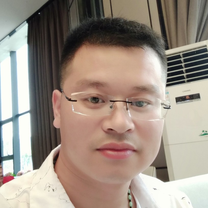 手手插兜的照片