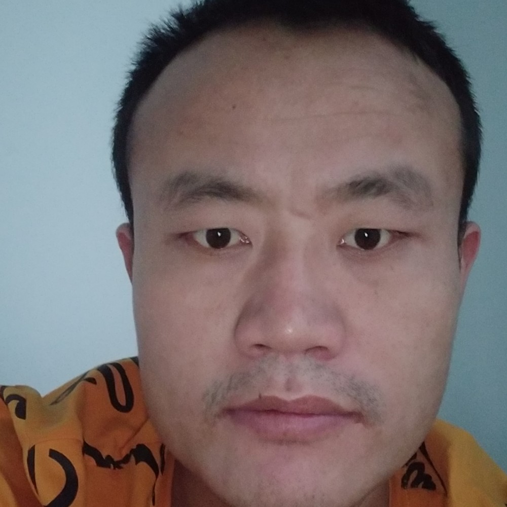 水池泪了灼热的照片