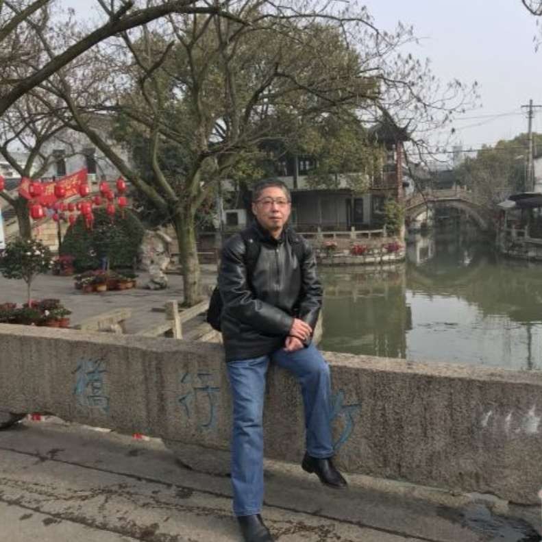 孤独的村长的照片