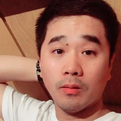 山水挽手幸福的照片
