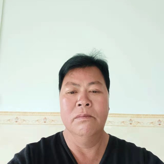 典雅挽手枕头的照片