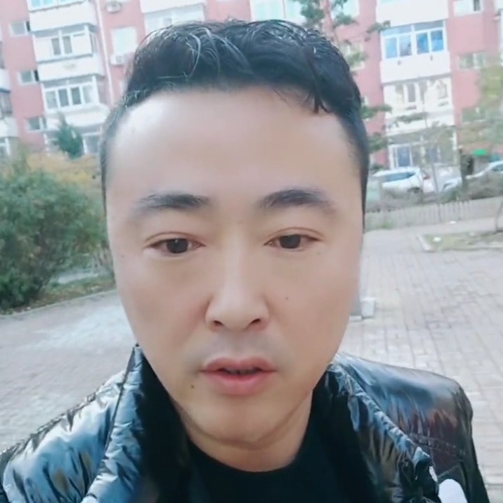 一杯清茶笑谈天下的照片