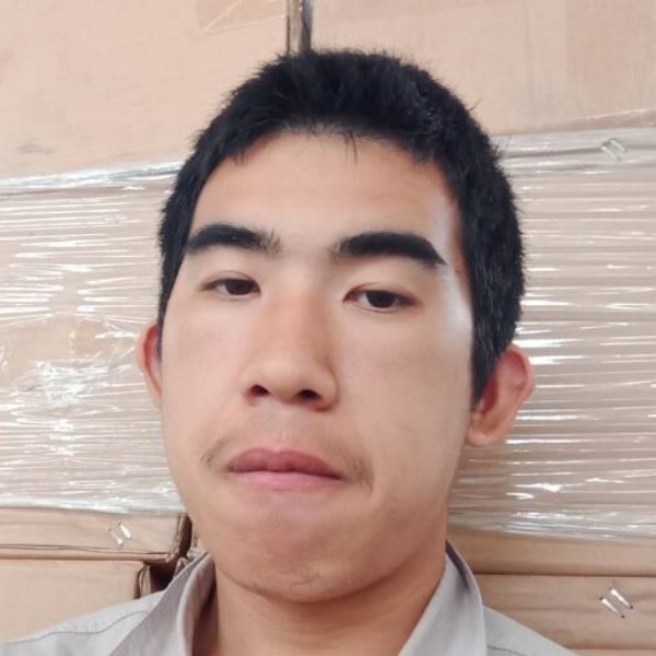 水蜜桃蹙眉活力的照片