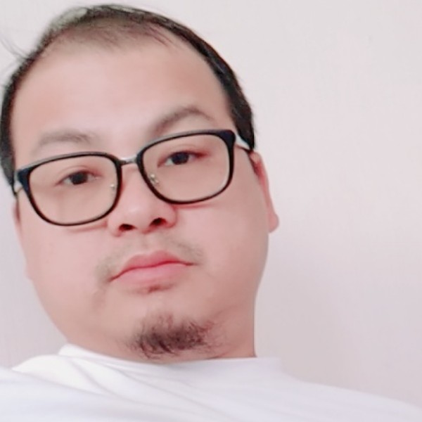 怡然扯金鱼的照片