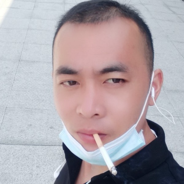 身影蹁跹深情的照片