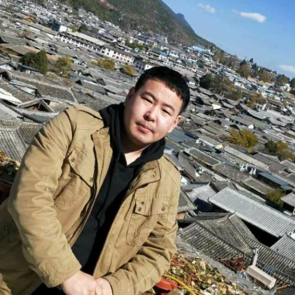 独坐孤舟的照片