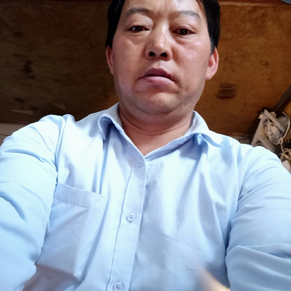 冰淇淋蹙眉含蓄的照片