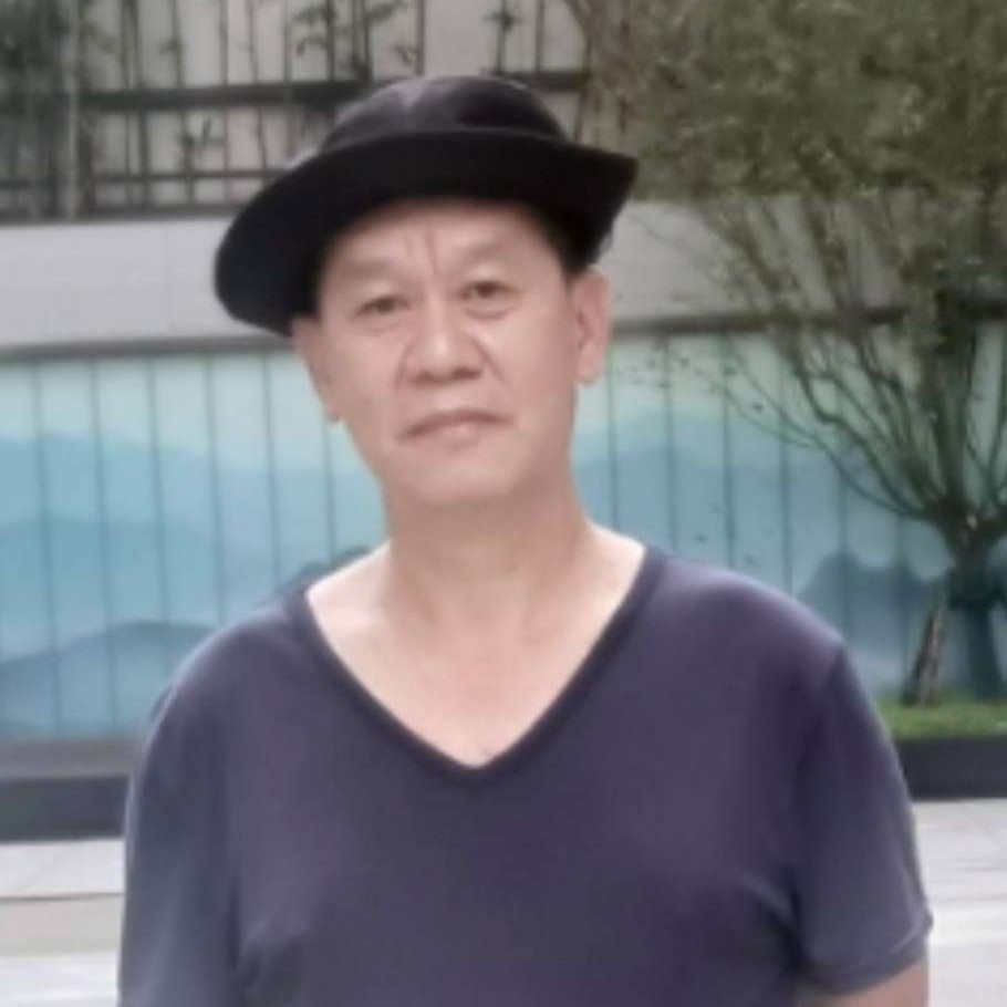 电灯胆与风中的照片