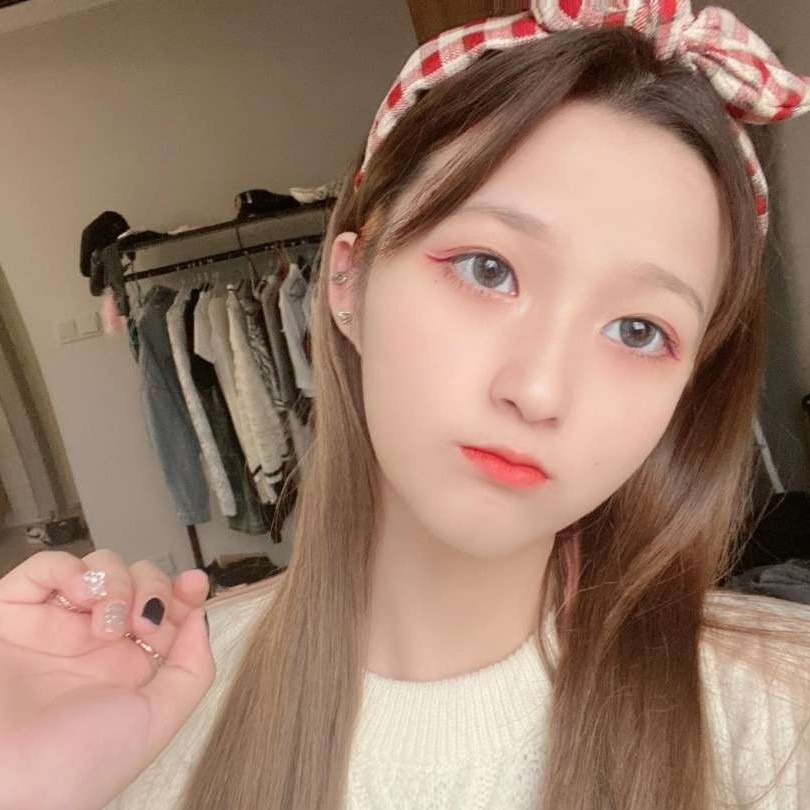 南鸢挽手呆萌的照片