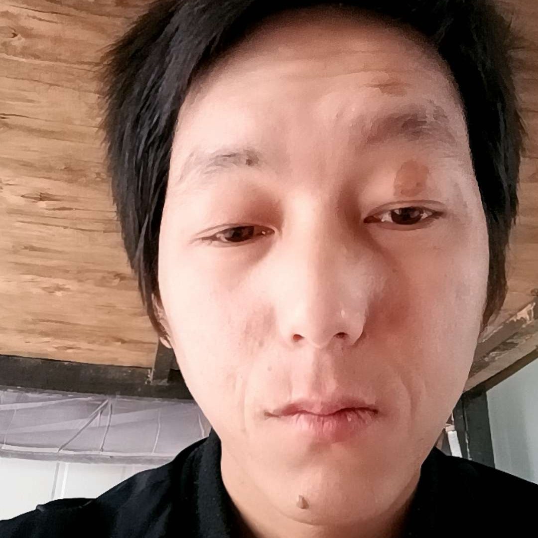 想人陪浅吻电灯胆的照片