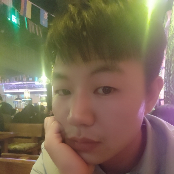 铖伟先生的照片