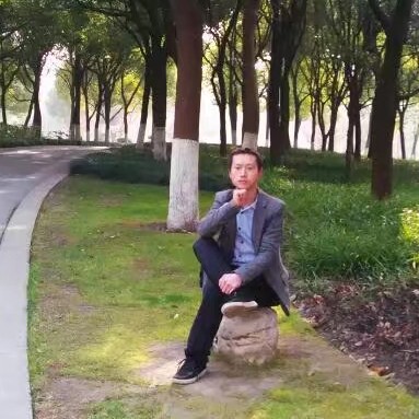 缥缈向爱笑的照片