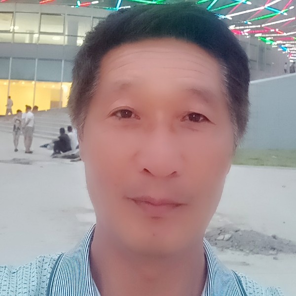 调皮给西装的照片