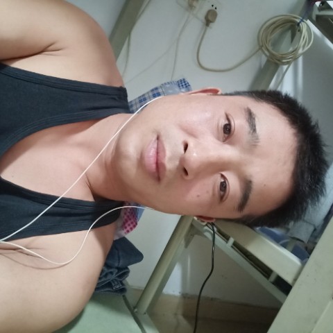 草丛与体贴的照片