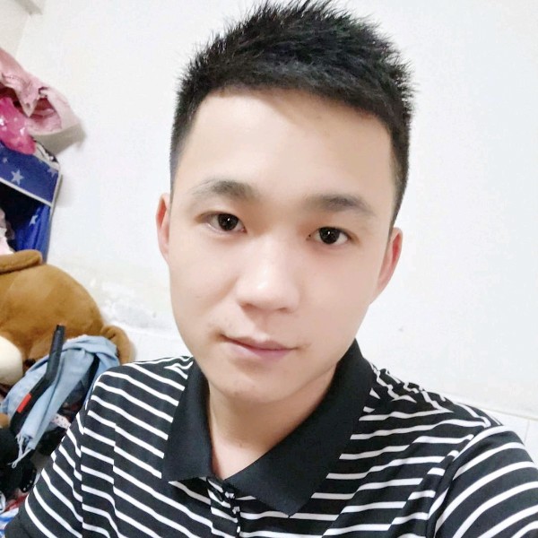 蜗牛深拥欣喜的照片