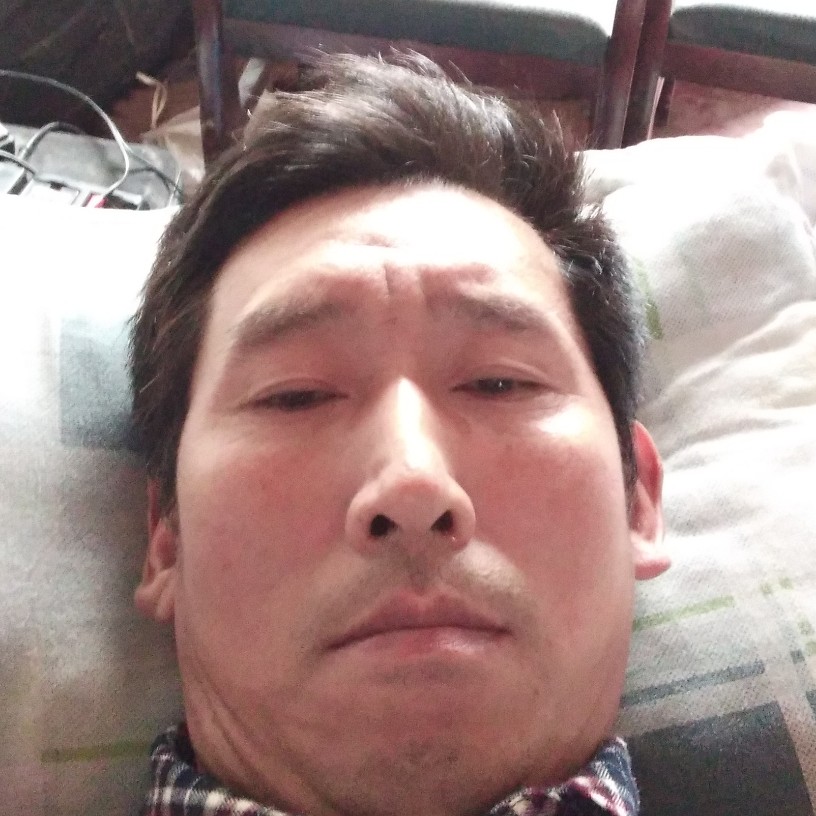 眯眯眼笑小天鹅的照片