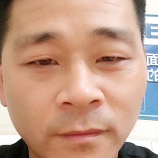 水池深拥绚烂的照片