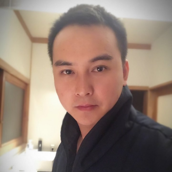 一个人蹁跹香水的照片